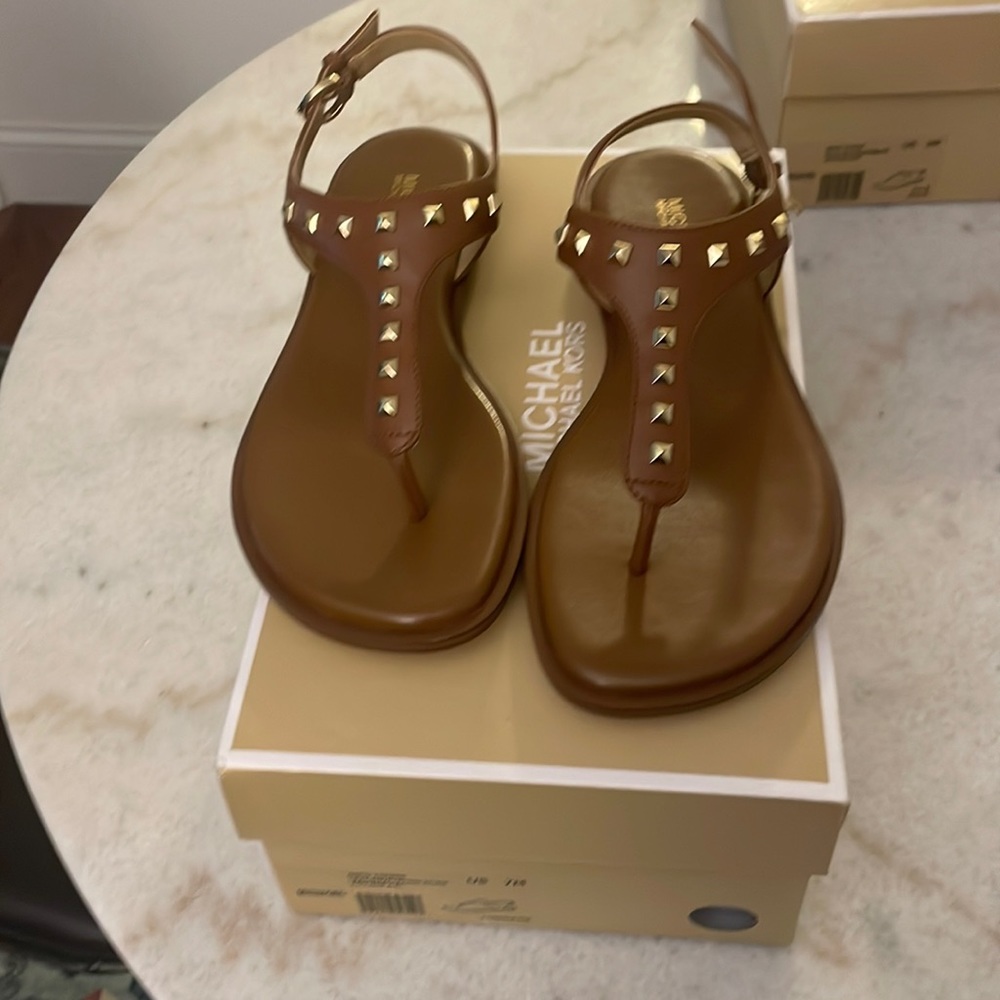 Michael kors tan Niko thong sandals with gold studs